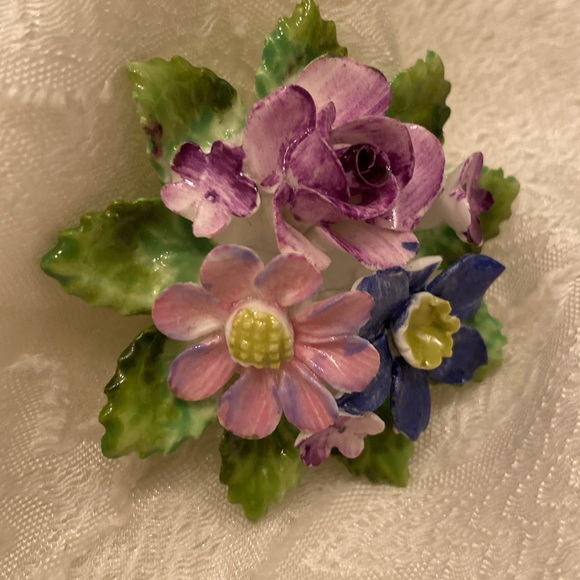 Vintage Signed Royal Adderley Porcelain China Flower Pin - Picture 3 of 4